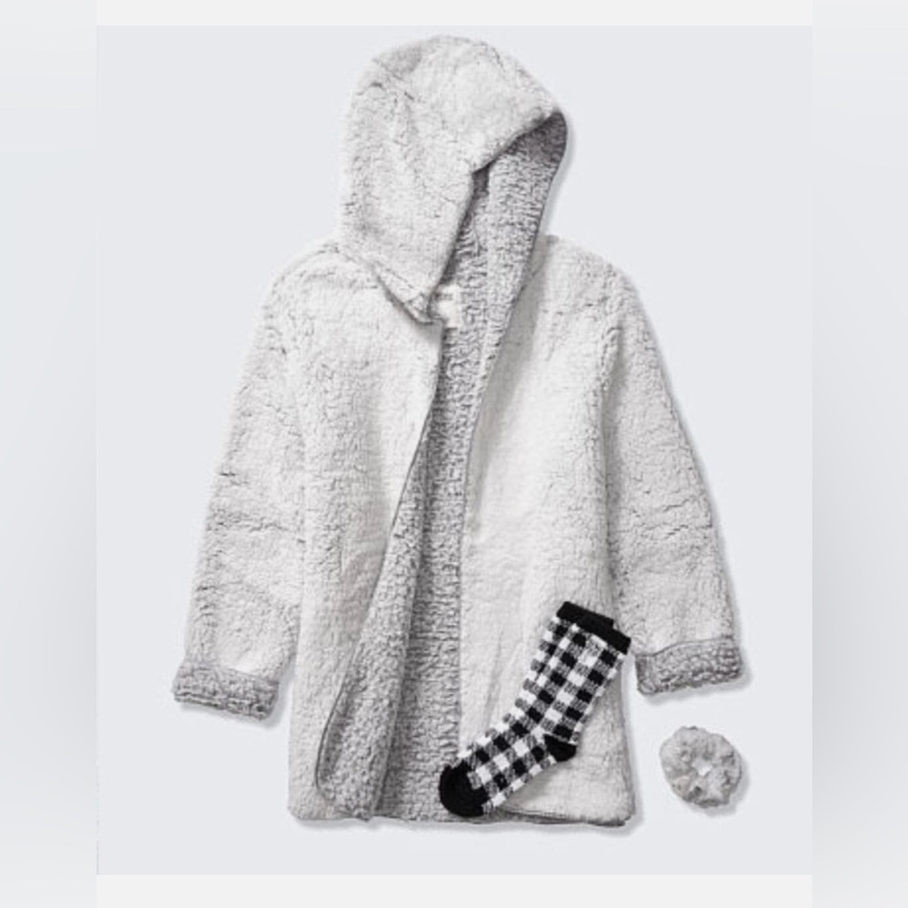 NEW VS Sherpa Hooded Cardigan GIFT SET GRAY Includes Scrunchie Socks